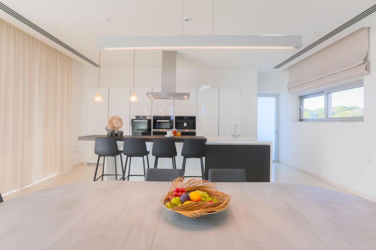 Sea Pearl Beachfront Villas - Breeze 아이아 나파 외부 사진