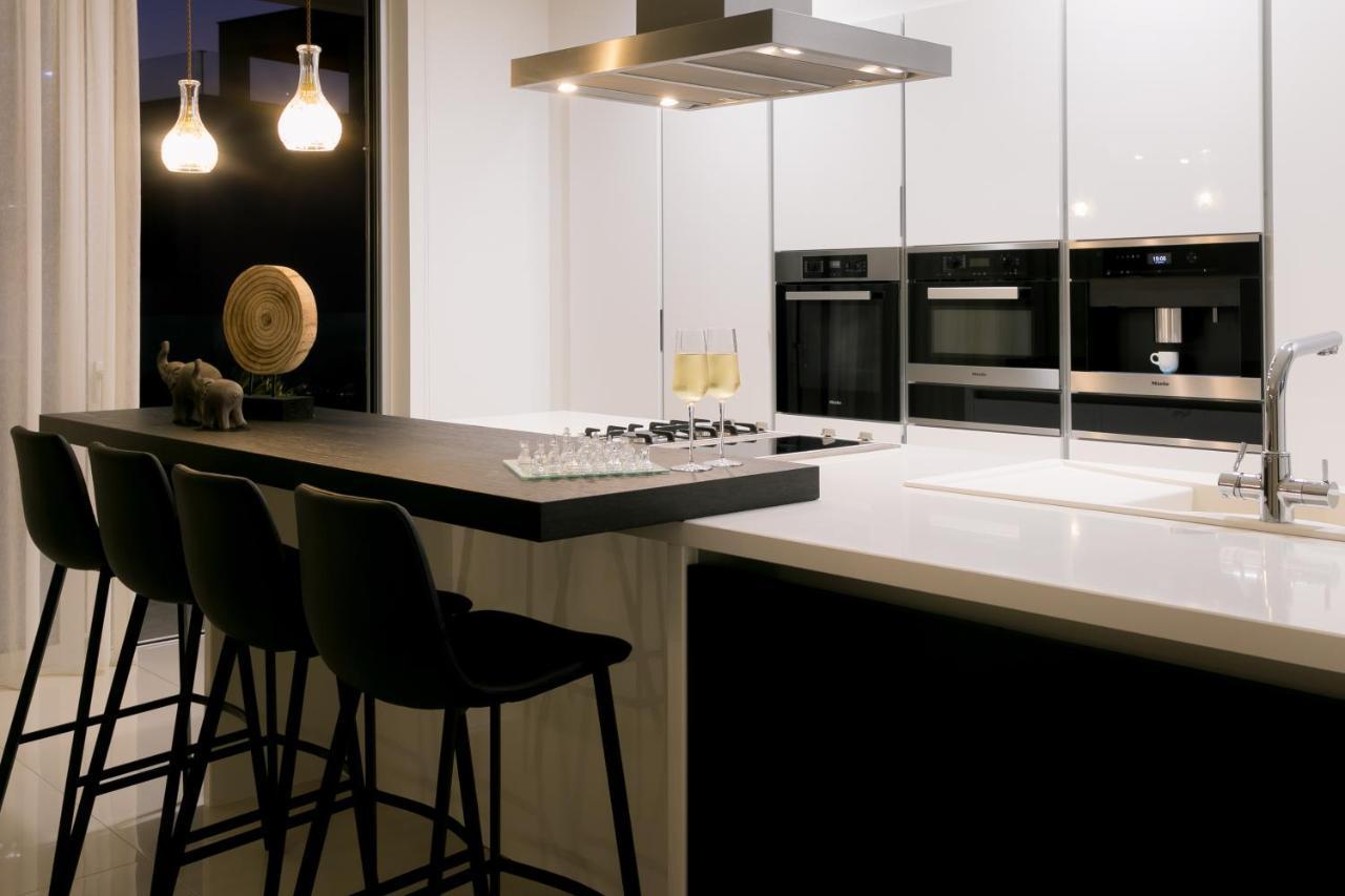Sea Pearl Beachfront Villas - Breeze 아이아 나파 외부 사진