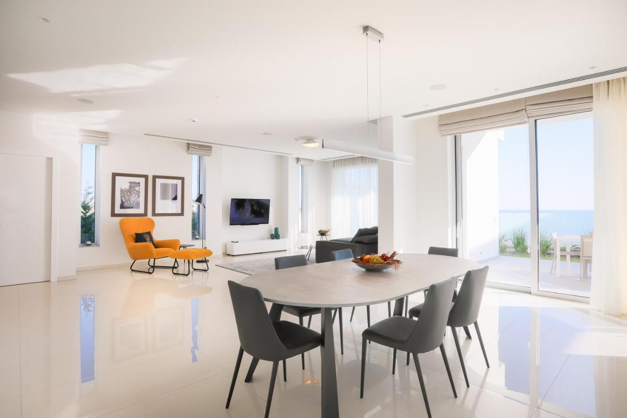 Sea Pearl Beachfront Villas - Breeze 아이아 나파 외부 사진