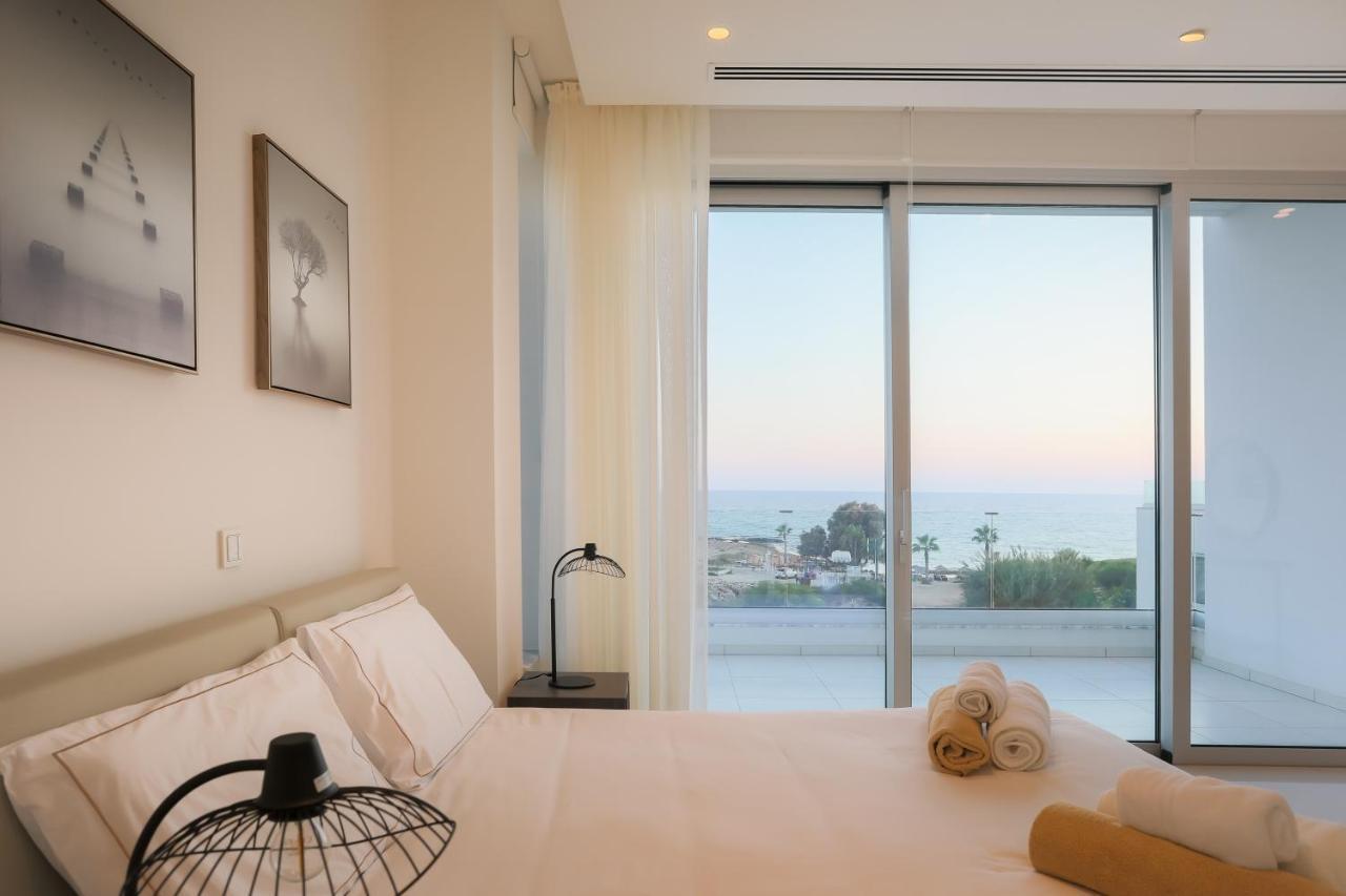 Sea Pearl Beachfront Villas - Breeze 아이아 나파 외부 사진