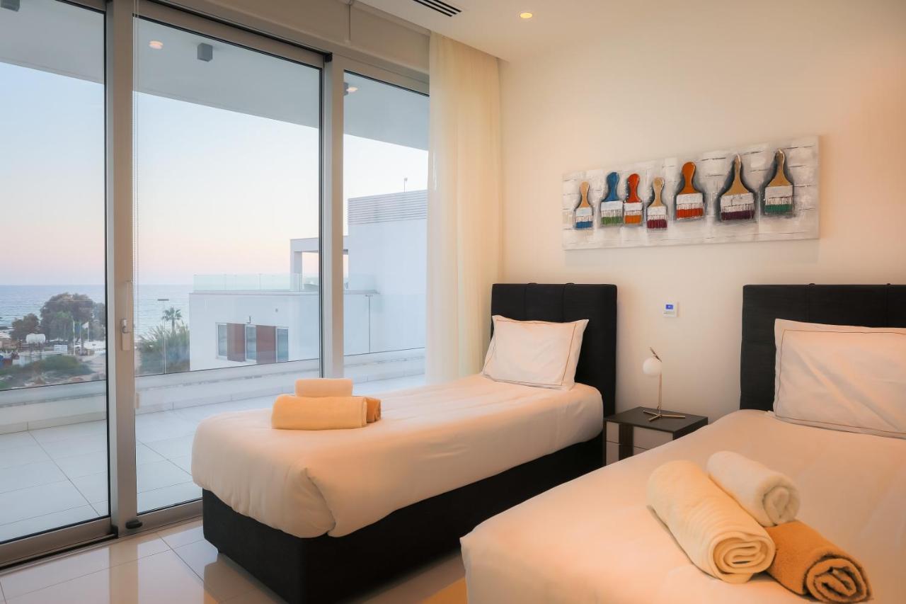 Sea Pearl Beachfront Villas - Breeze 아이아 나파 외부 사진