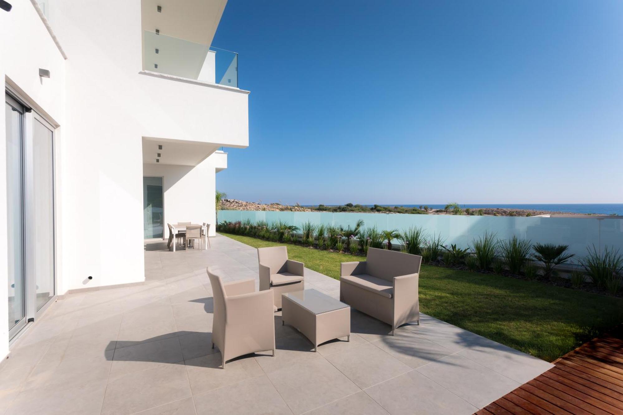 Sea Pearl Beachfront Villas - Breeze 아이아 나파 외부 사진