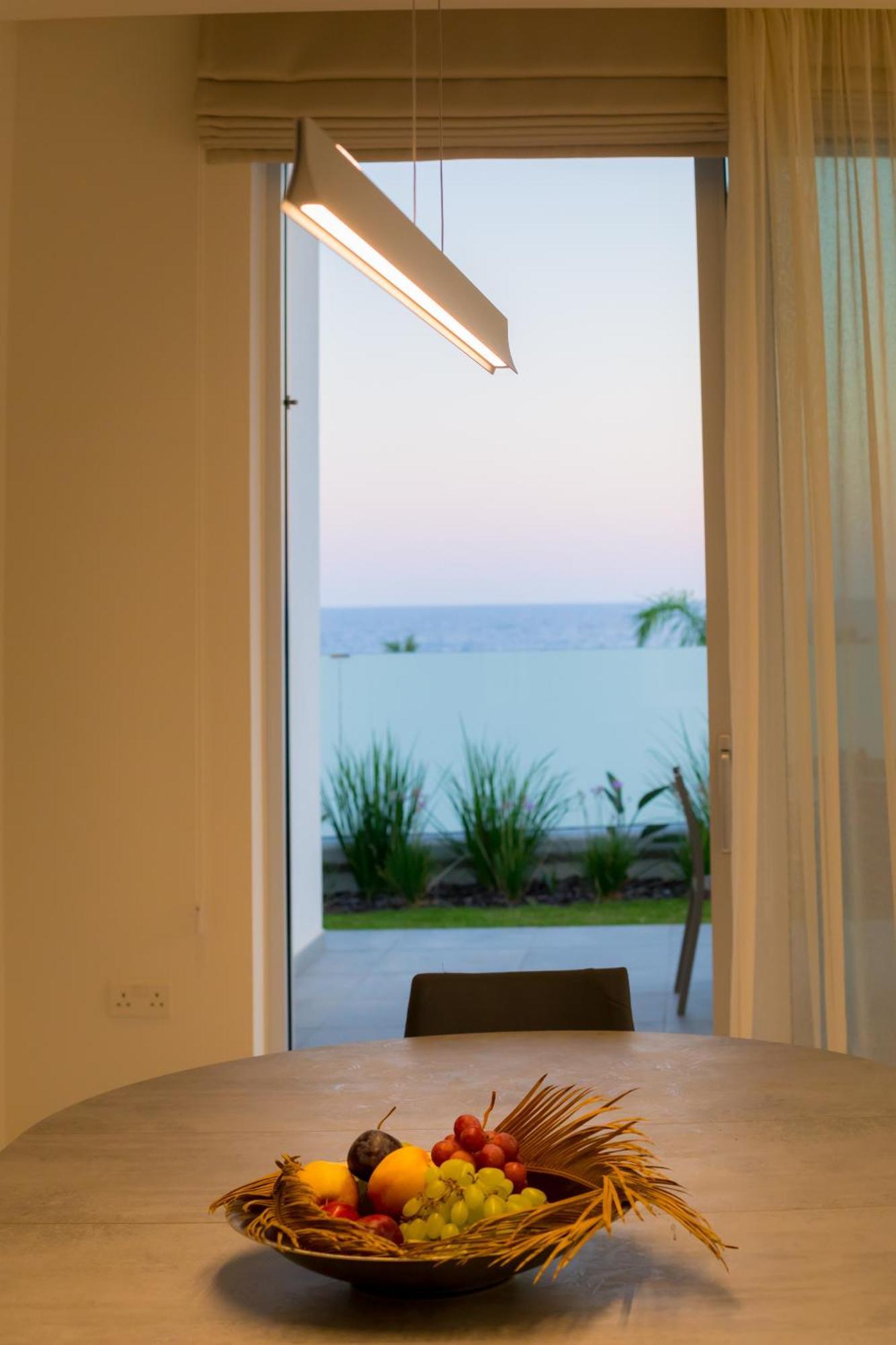 Sea Pearl Beachfront Villas - Breeze 아이아 나파 외부 사진